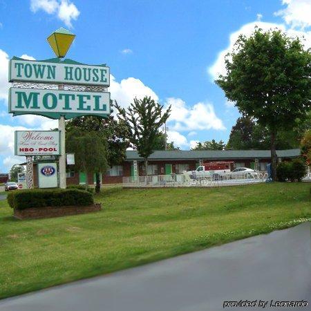 Town House Motel Tupelo Exterior photo